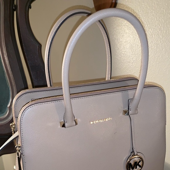 Michale Kors Huston - Picture 6 of 7